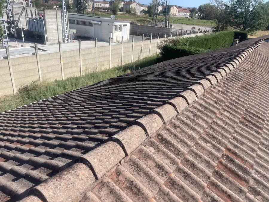 Réalisation de travaux de couverture en tuiles dans la Loire par traitement habitat
